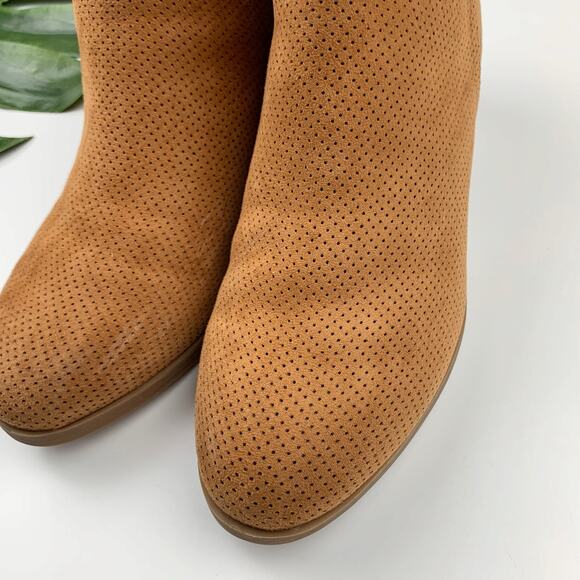 St Johns Bay Luetta Ankle Boots Booties Tan Perforated Faux Suede Women's 7 Wide - Picture 3 of 11